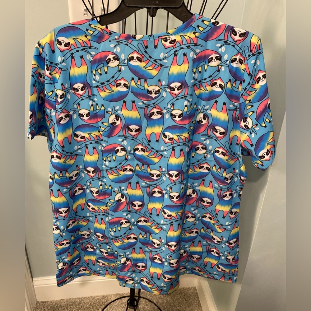 Zoe + Chloe Large L Chillax Max Rainbow Sloth Scrub Top Women Ladies Shirt Cute - Picture 10 of 11